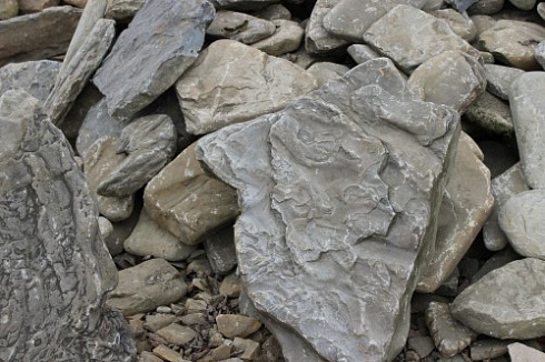 Kamenclub.ru: Песчаник декоративный ландшафтный (фр. 300-500 мм)  купить в Махачкале песчаник желтый рыжий серый зеленый валун речной окатанный природный песчаника 4 500 руб/т   фото КАМЕНЬ КЛУБ